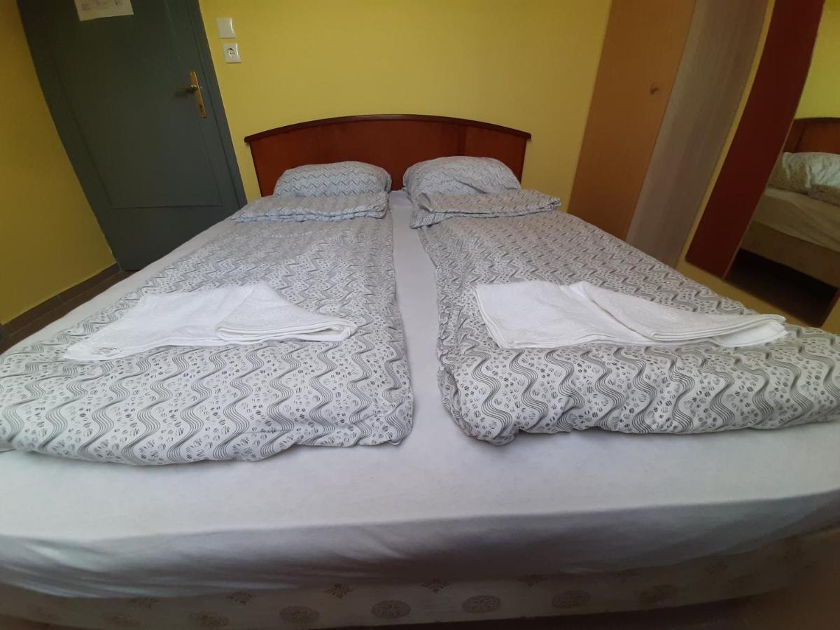 Retro Hotel MERID Zamárdi Esterno foto