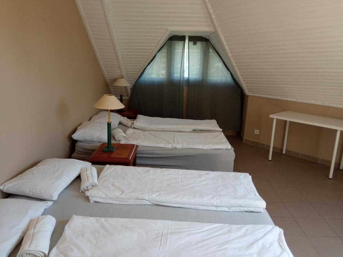 Retro Hotel MERID Zamárdi Esterno foto