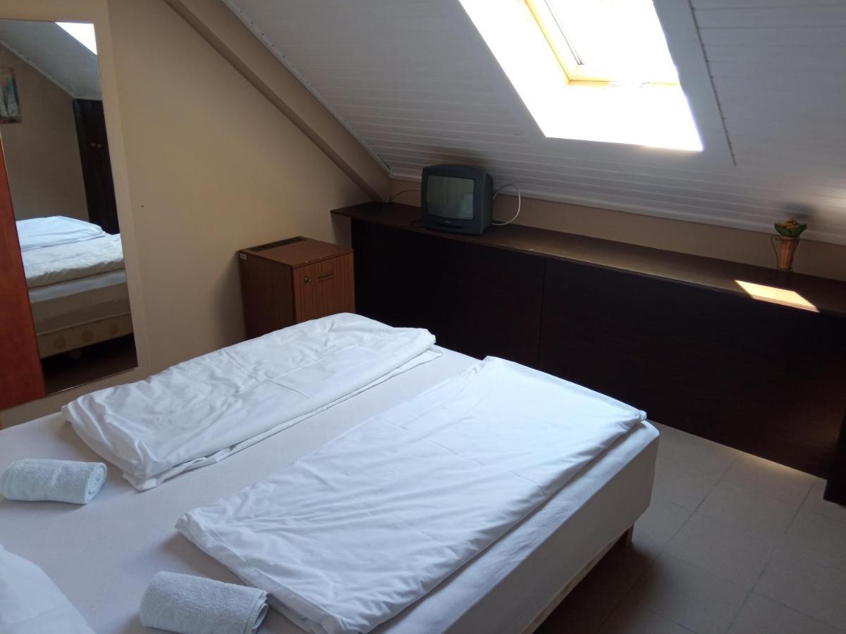Retro Hotel MERID Zamárdi Esterno foto
